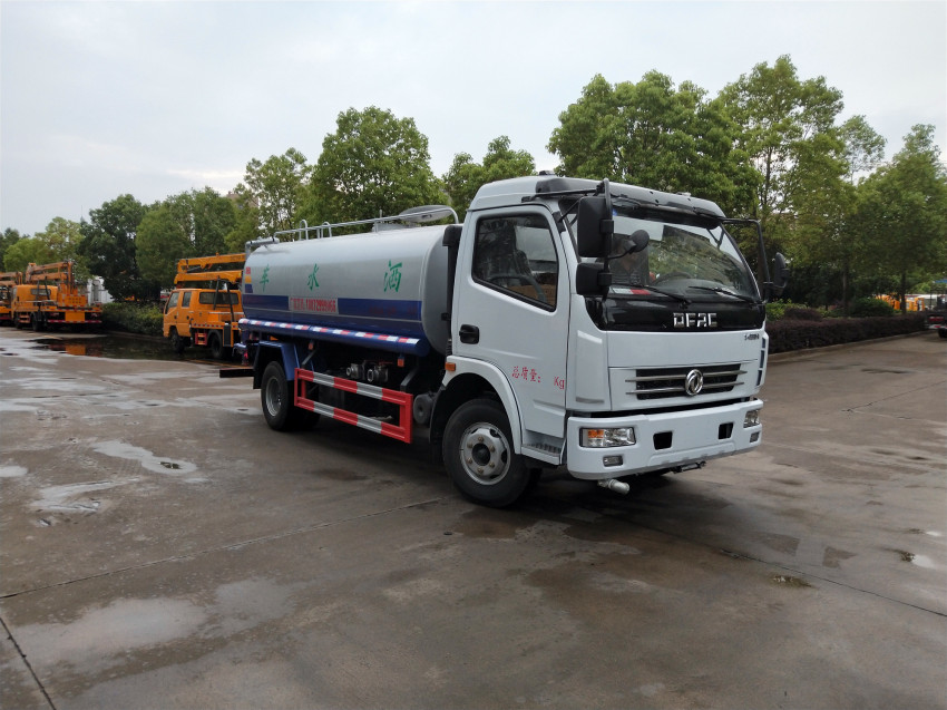 ��ƽ�О�ˮ܇�N������ƽ�О�ˮ܇�S�ң���ƽ�О�ˮ܇���ˮ�ÏS��ֱ�N