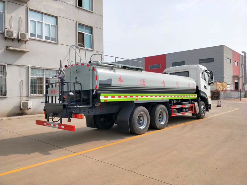 �塢��(gu��)���|�L(f��ng)�������p��20����ˮ܇��·ϵ�y(t��ng)�� �ɹܵ�����λ��ͨ���y��ֱͨ���y���^(gu��)�V�W(w��ng)����ˮ�ڣ�ǰ�_�󞢡���(c��)������λ��(c��)����������ƽ�_(t��i)�����G����ˮ���ڣ��M�ɡ� 