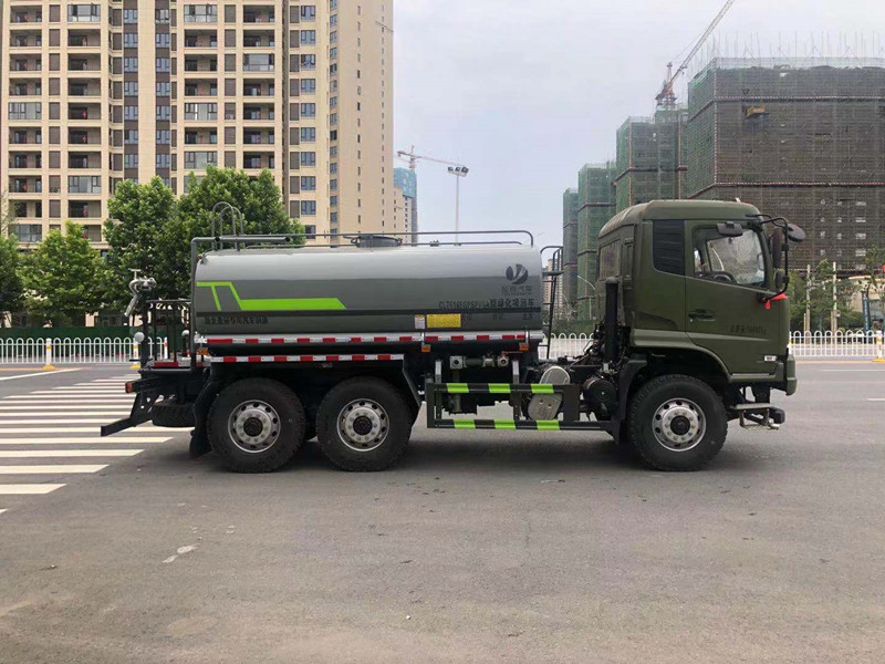 東風(fēng)六驅(qū)灑水車 東風(fēng)六驅(qū)灑水車