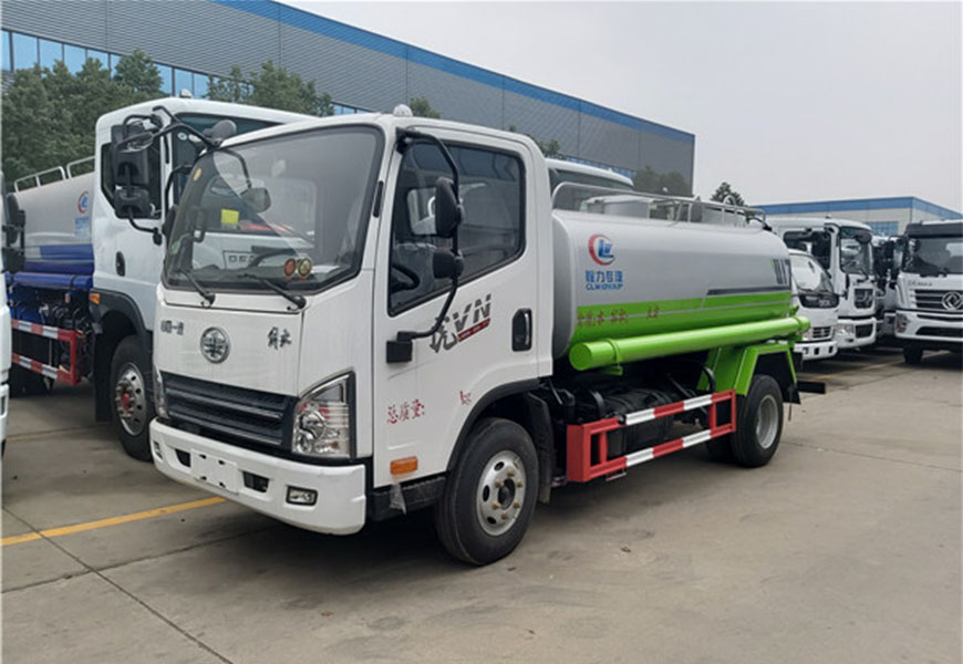 解放5噸灑水車(chē)