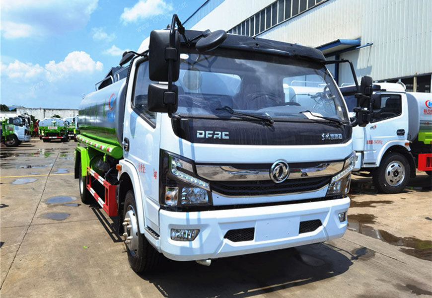 東風(fēng)凱普特灑水車(chē)圖片